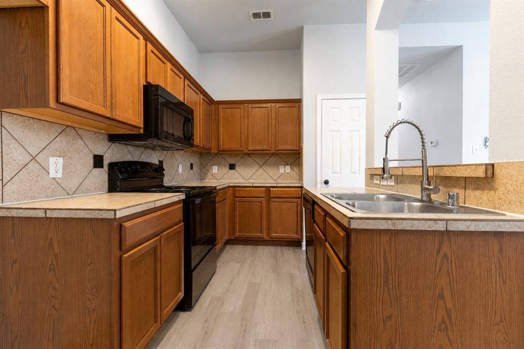 1312 Piedmont Drive, Mansfield, TX 76063