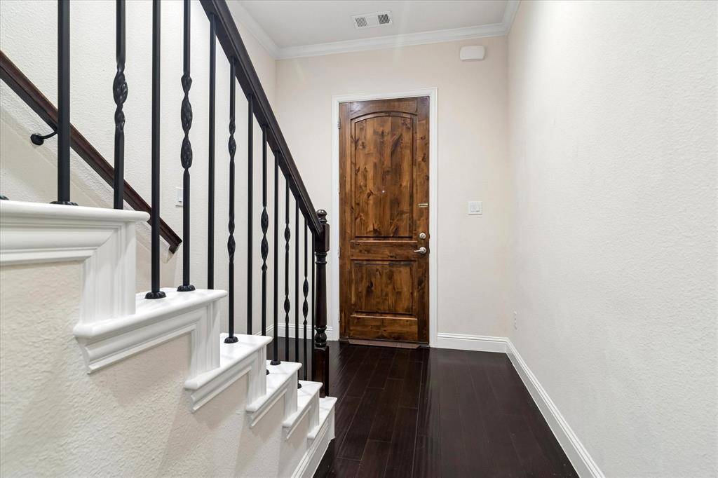 559 W Royal Lane, Irving, TX 75039