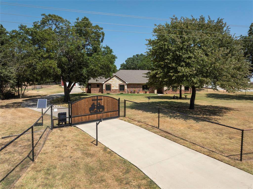 448 County Road 3690, Boyd, TX 76023