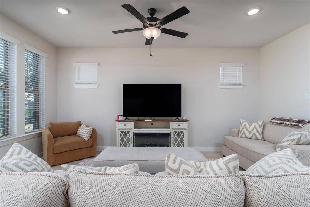 905 Carnation Drive, Crowley, TX 76036