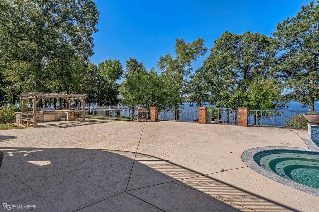5081 Westrilee Drive, Benton, LA 71006