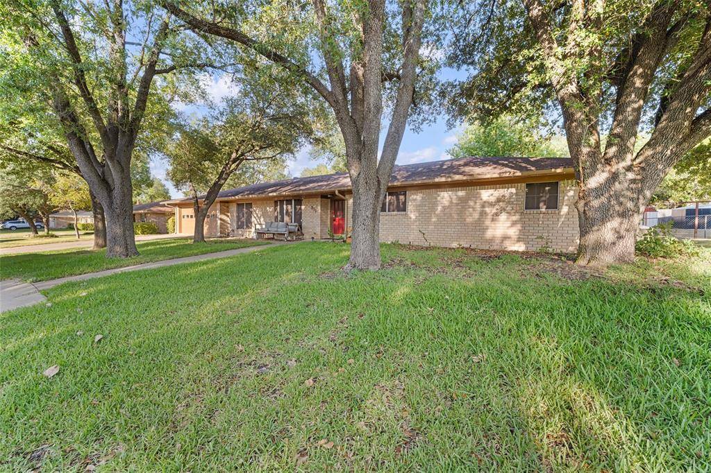 311 S College Avenue, Troy, TX 76579