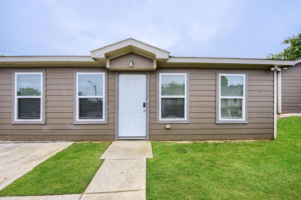 1216 E Powell Avenue, Fort Worth, TX 76104