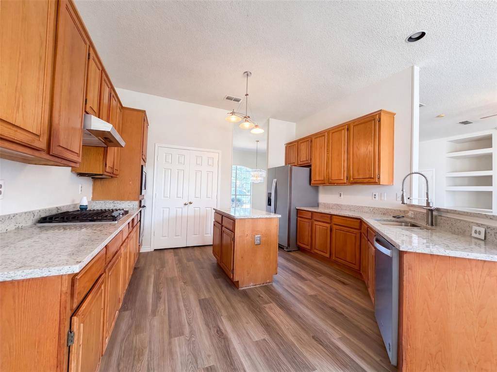2915 Olympia Drive, Grand Prairie, TX 75052
