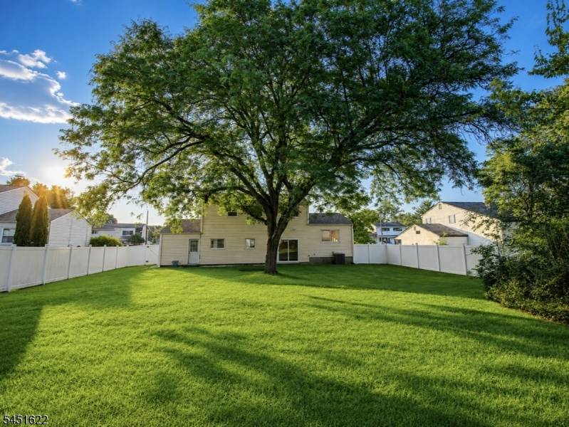 13 Patton Dr, Franklin Twp., NJ 08873