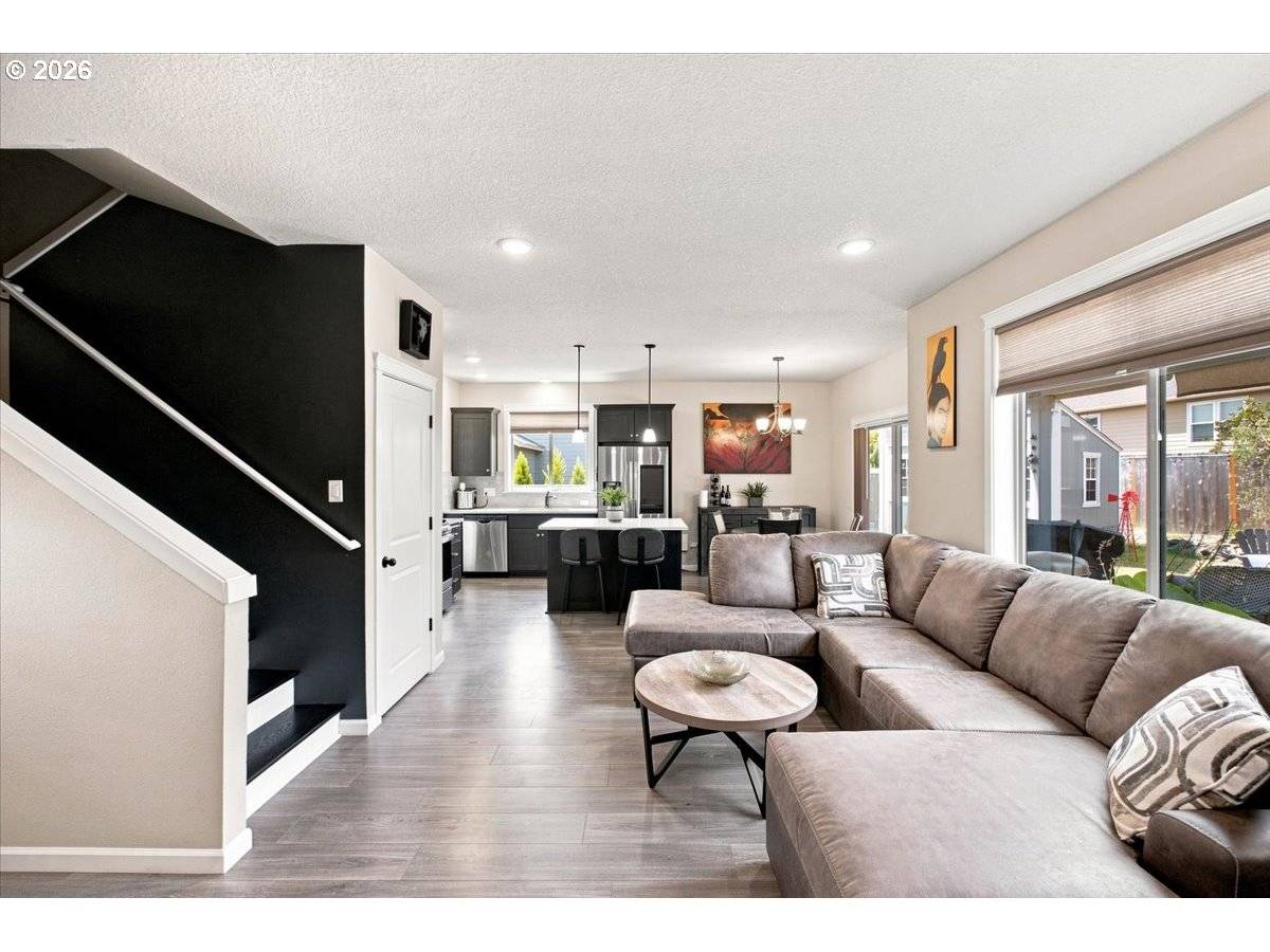 1473 MEADOW AVE, Silverton, OR 97381