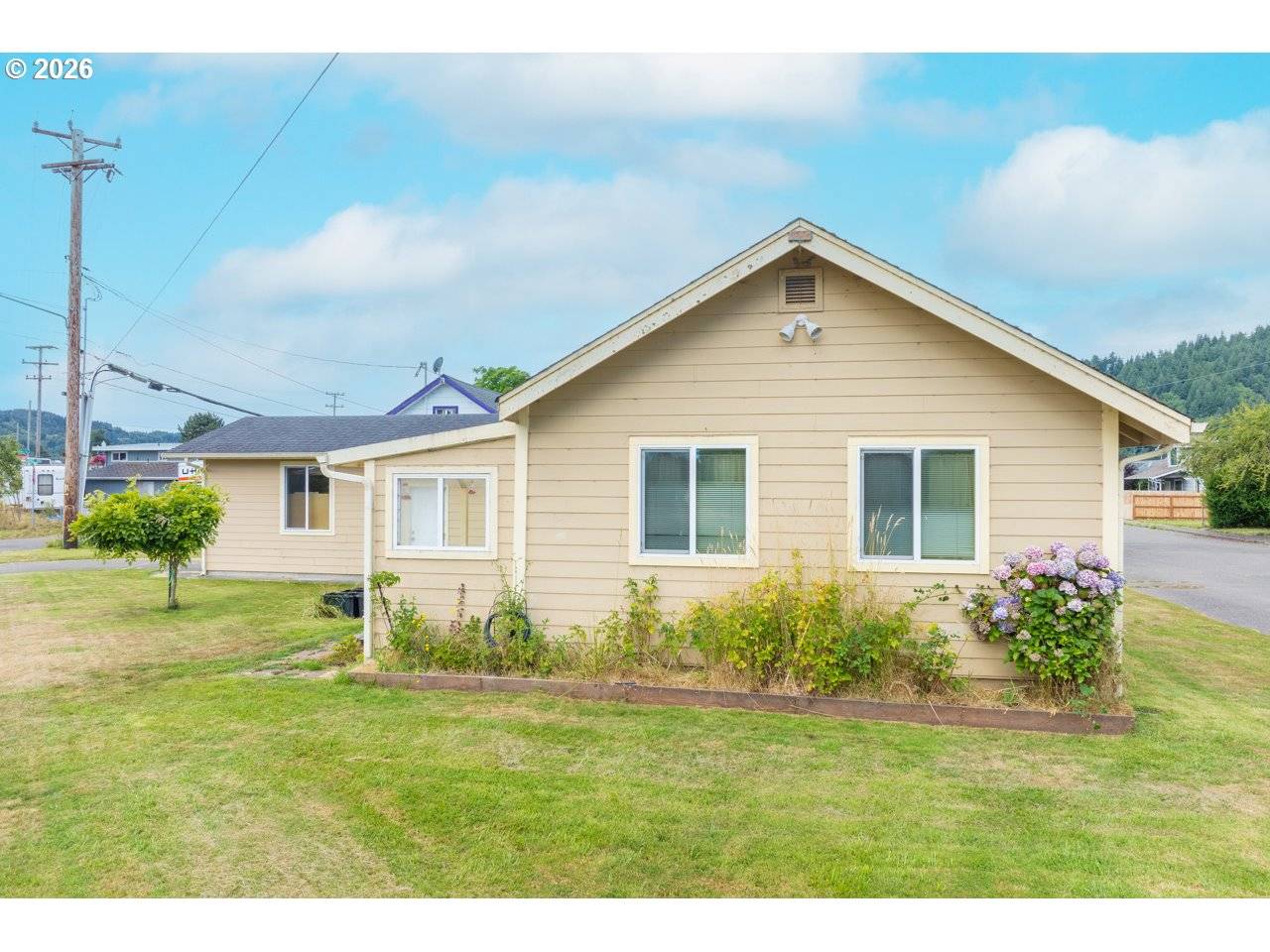 724 LAUREL AVE, Reedsport, OR 97467