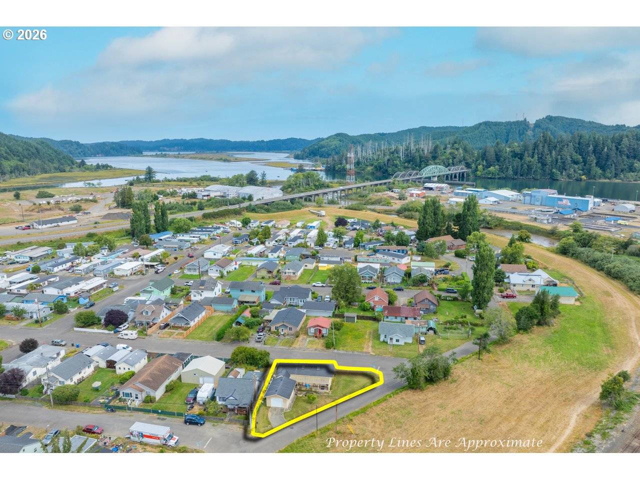724 LAUREL AVE, Reedsport, OR 97467