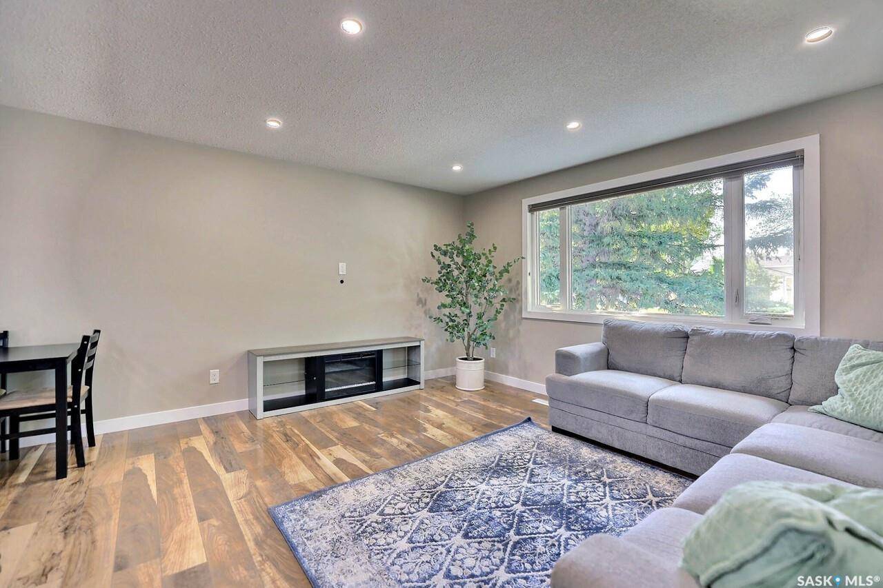 6918 1st AVENUE N, Regina, SK S4X 1J2