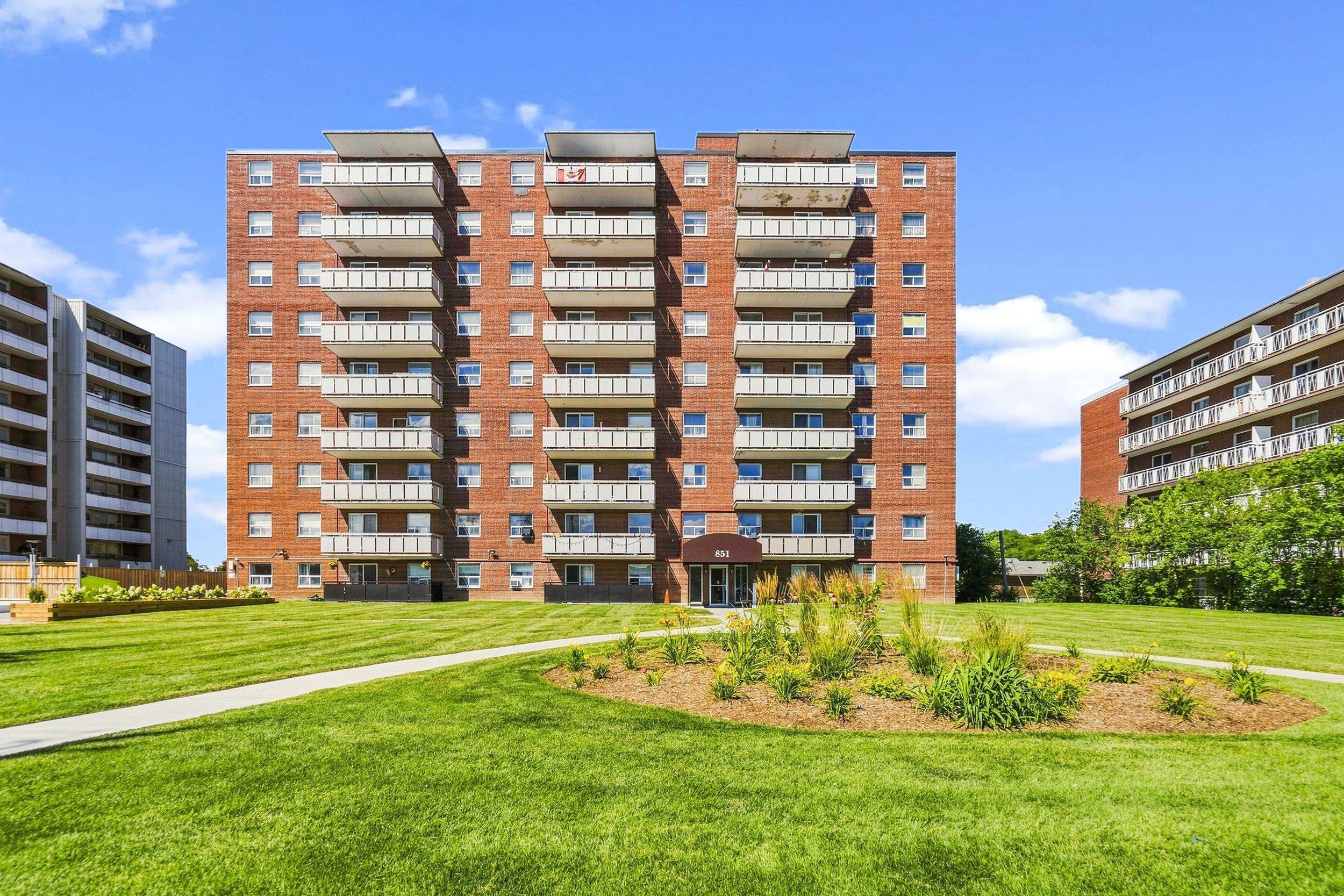 851 Queenston RD #202, Hamilton, ON L8H 4X5