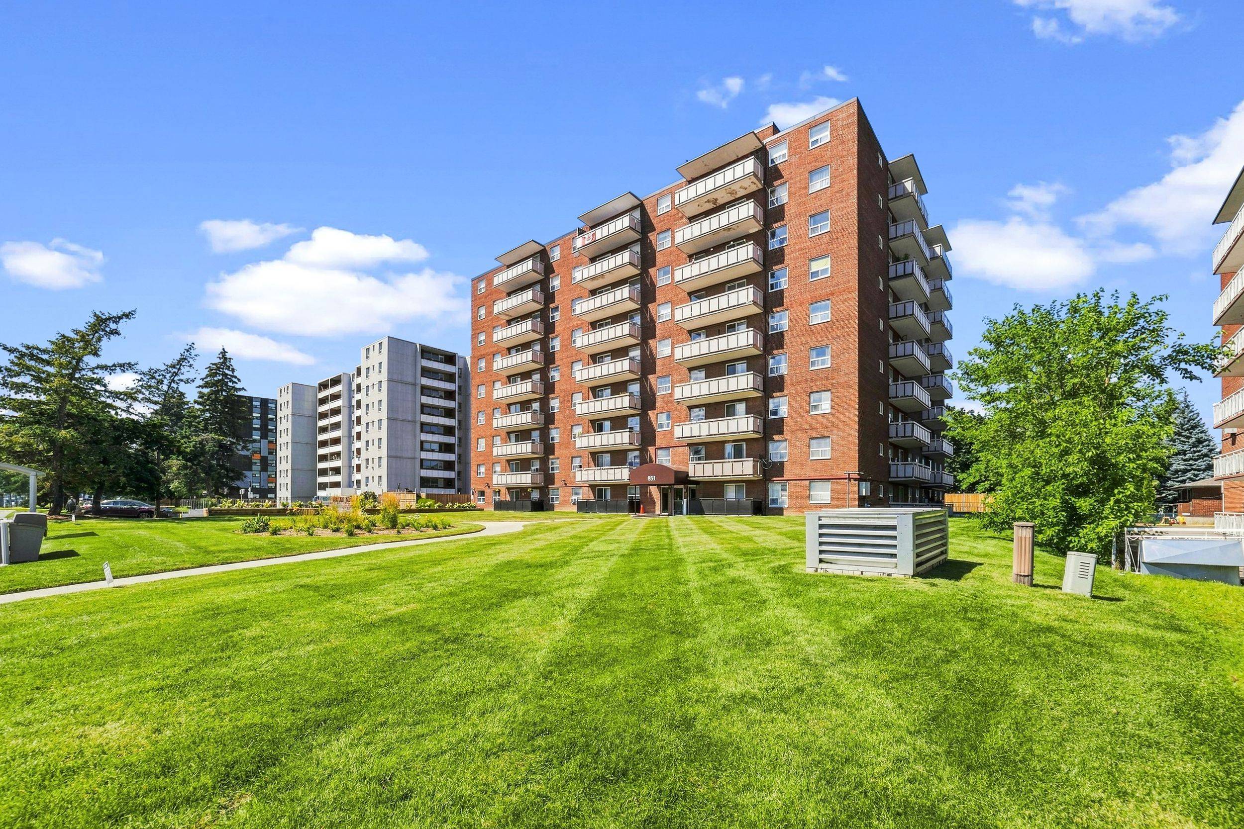 851 Queenston RD #202, Hamilton, ON L8H 4X5
