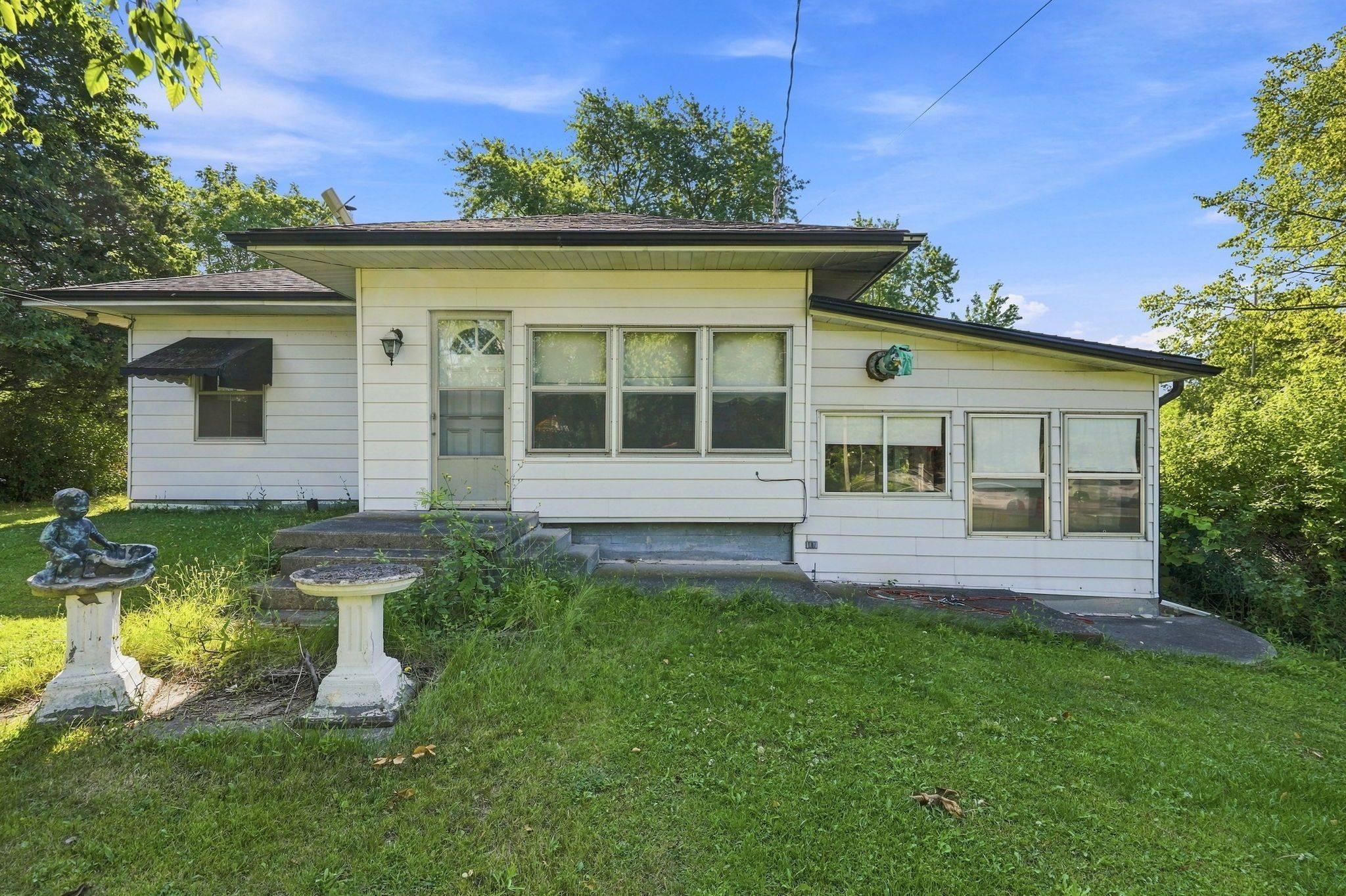 698 York RD, Hamilton, ON L9H 5X1
