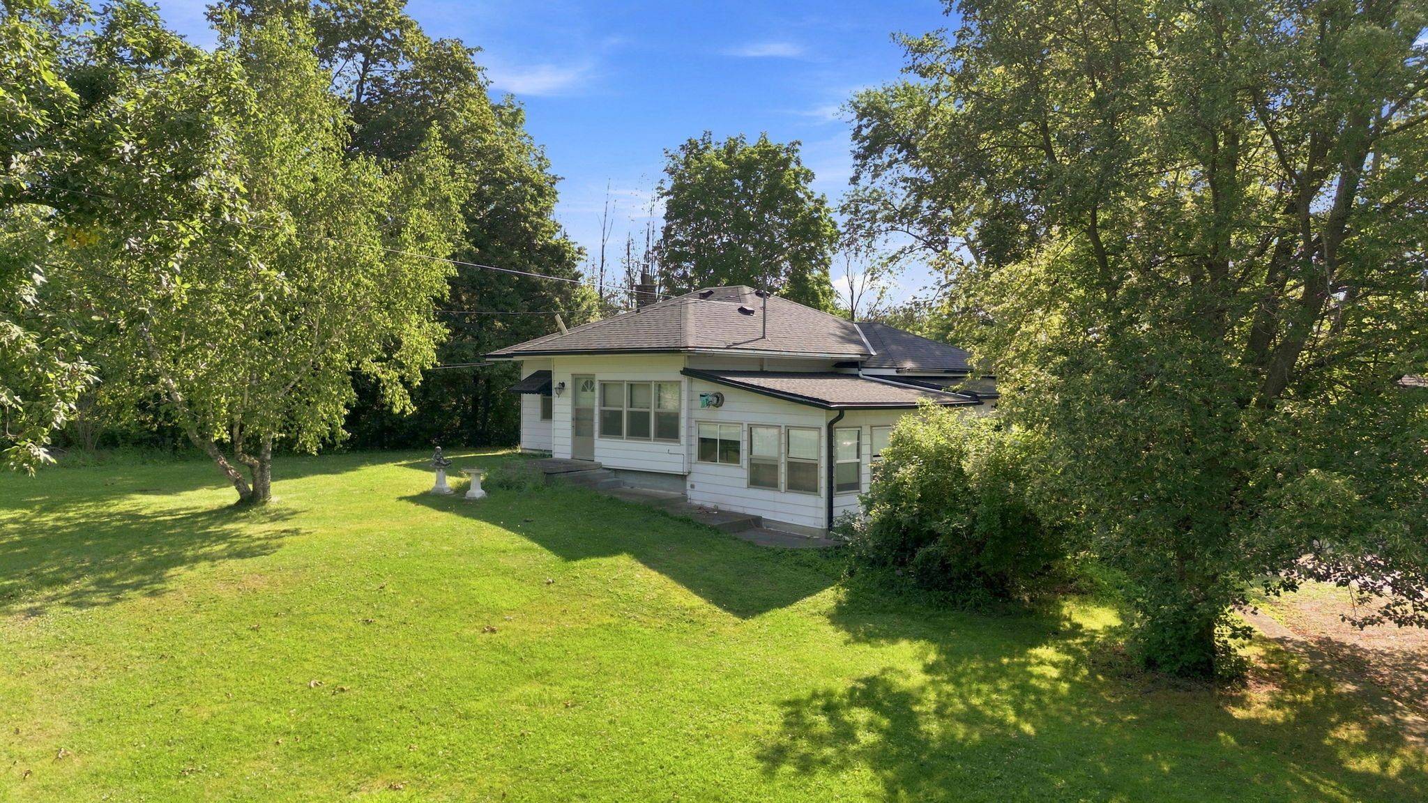 698 York RD, Hamilton, ON L9H 5X1