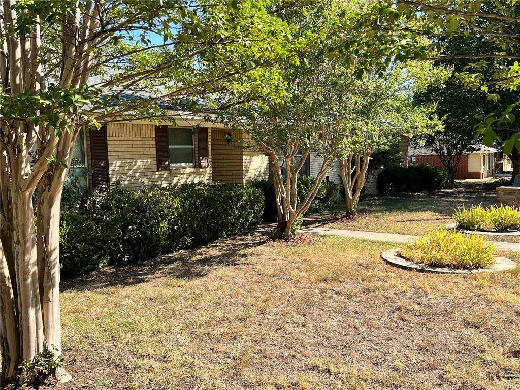 1206 Crestwood Drive, Cleburne, TX 76033