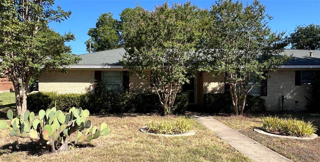 1206 Crestwood Drive, Cleburne, TX 76033