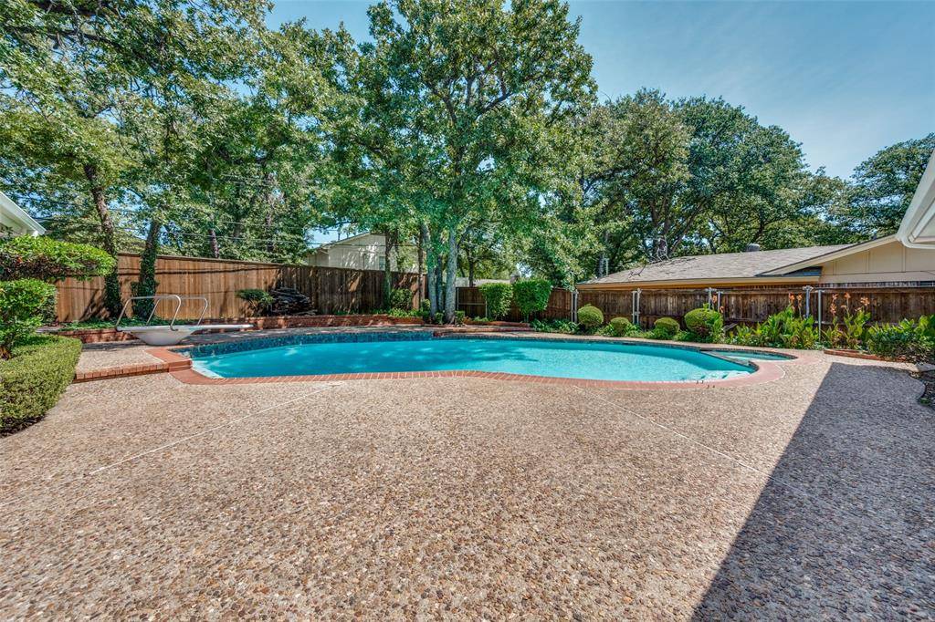 832 Wheelwood Drive, Hurst, TX 76053