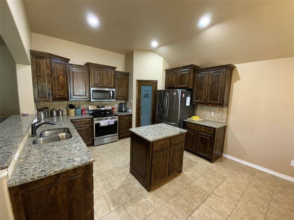 1211 Butterfield Street, Bridgeport, TX 76426