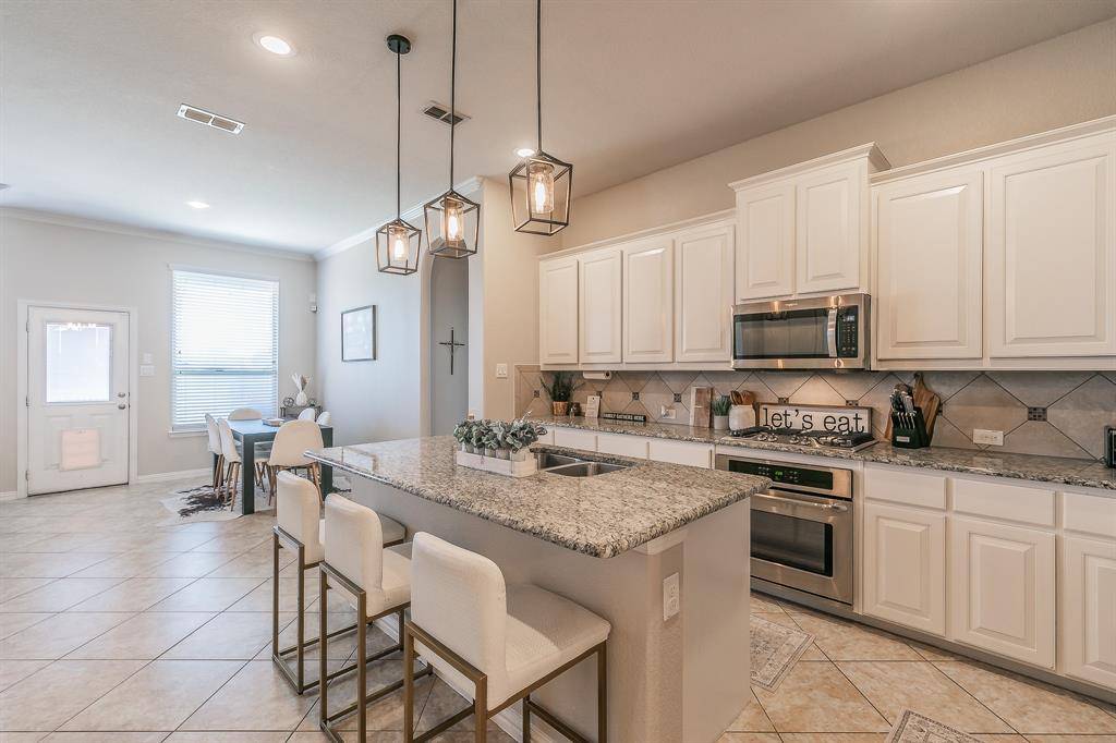 3020 Bella Lago Drive, Fort Worth, TX 76177
