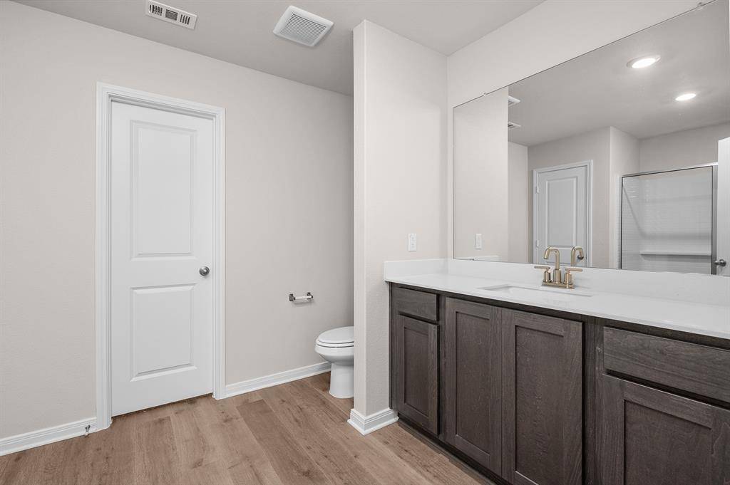214 North Island Drive, Terrell, TX 75160
