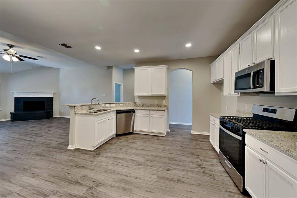 2105 Peacock Lane, Corinth, TX 76210