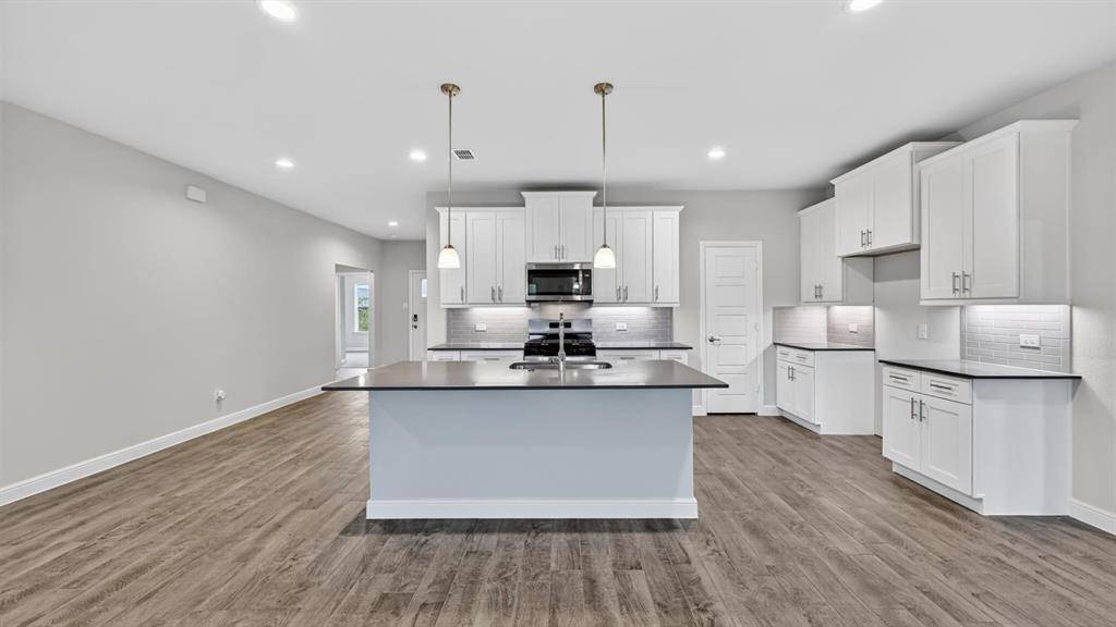 4213 CORNERSTONE Circle, Granbury, TX 76048