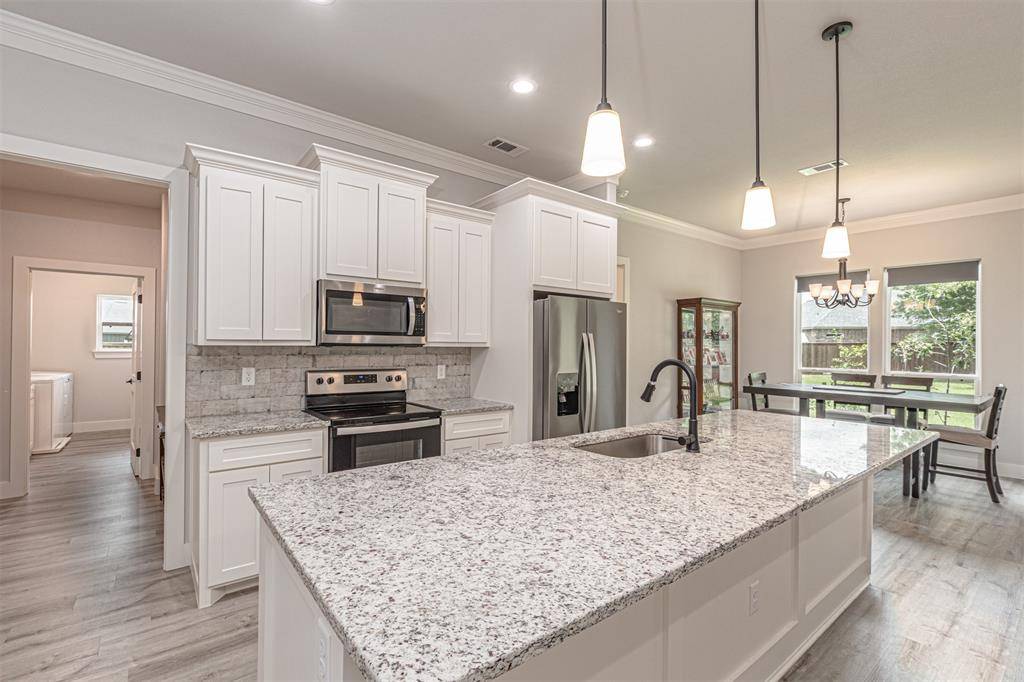 533 Limestone Circle, Mabank, TX 75147