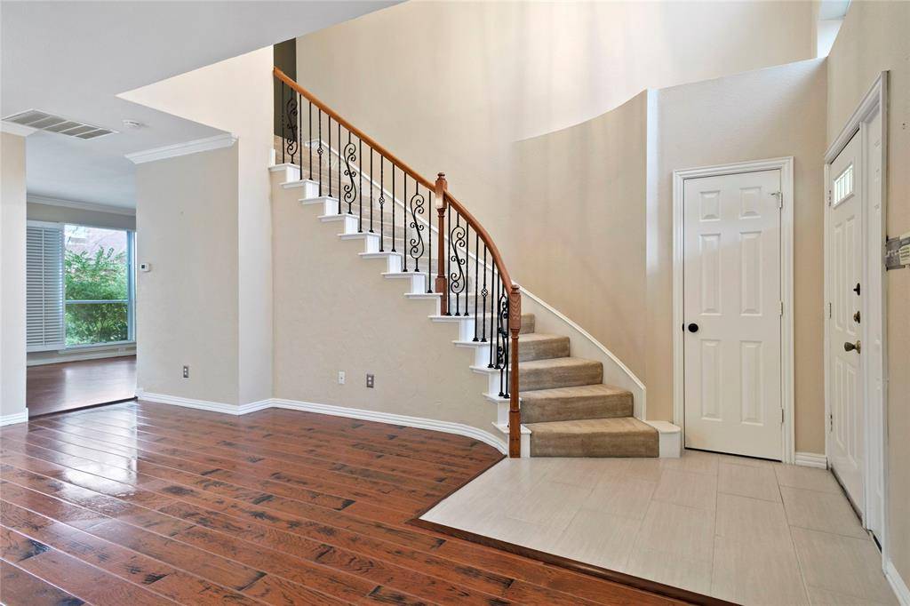 3777 Meadowcreek Circle, Addison, TX 75001