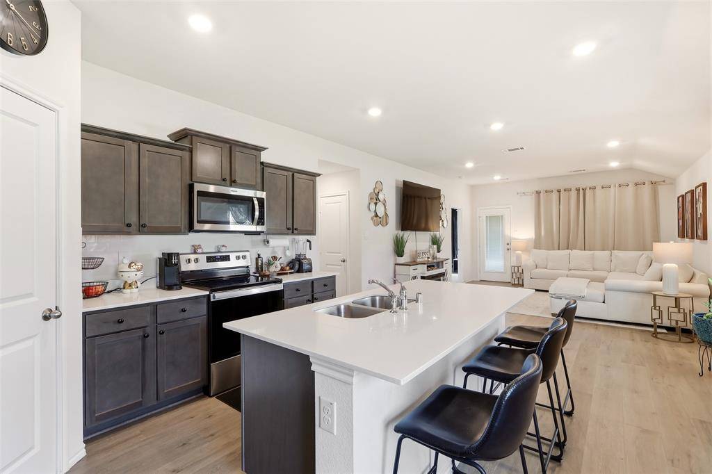 1302 Olivewood Place, Crandall, TX 75114