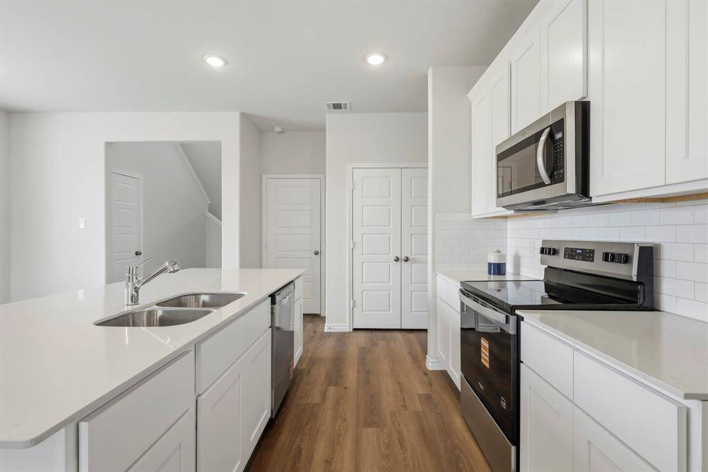 8017 Charlestown Lane, Fort Worth, TX 76140