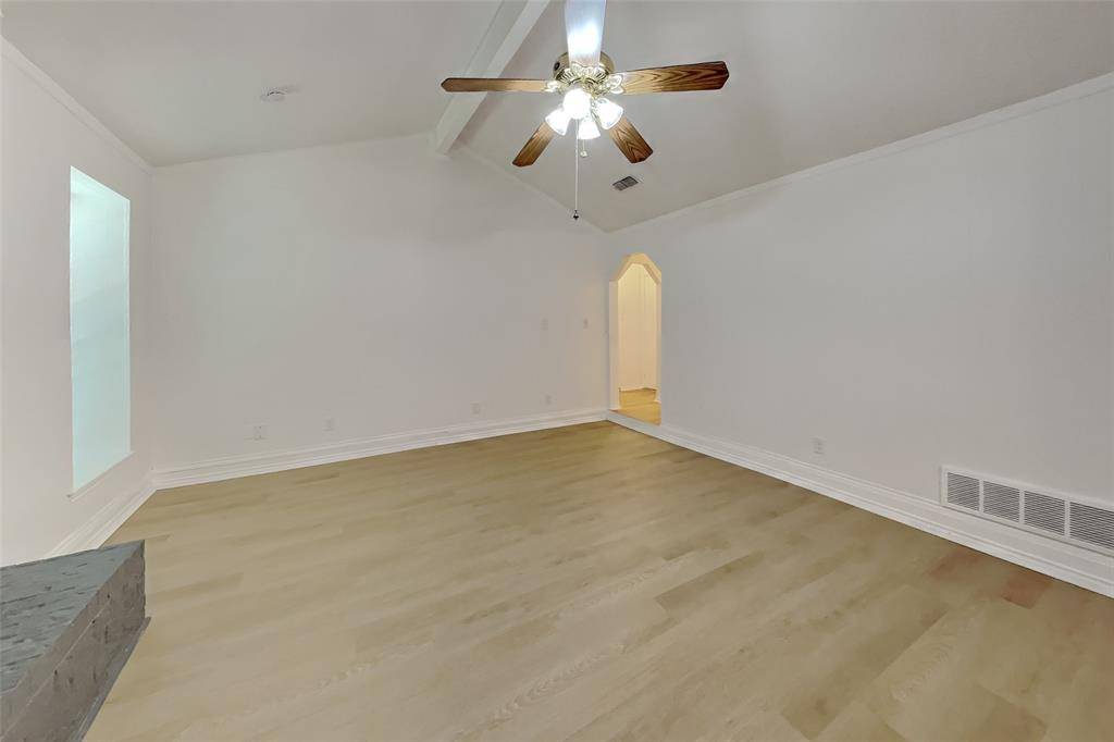 817 Lynne Lane, Burleson, TX 76028