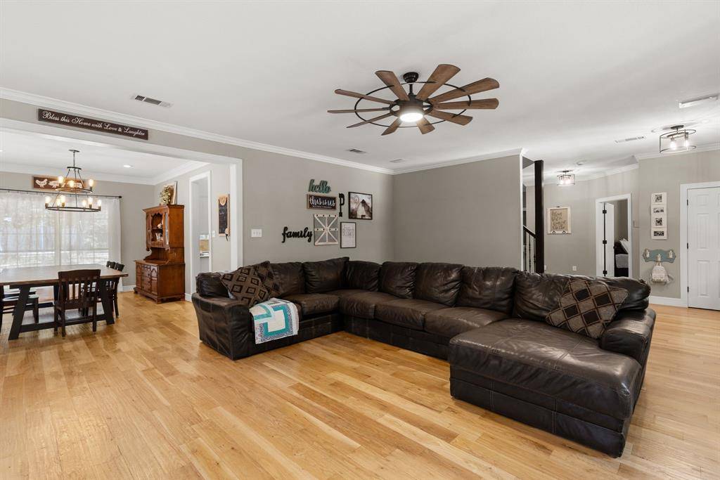 10401 Holly Creek Road, Terrell, TX 75160