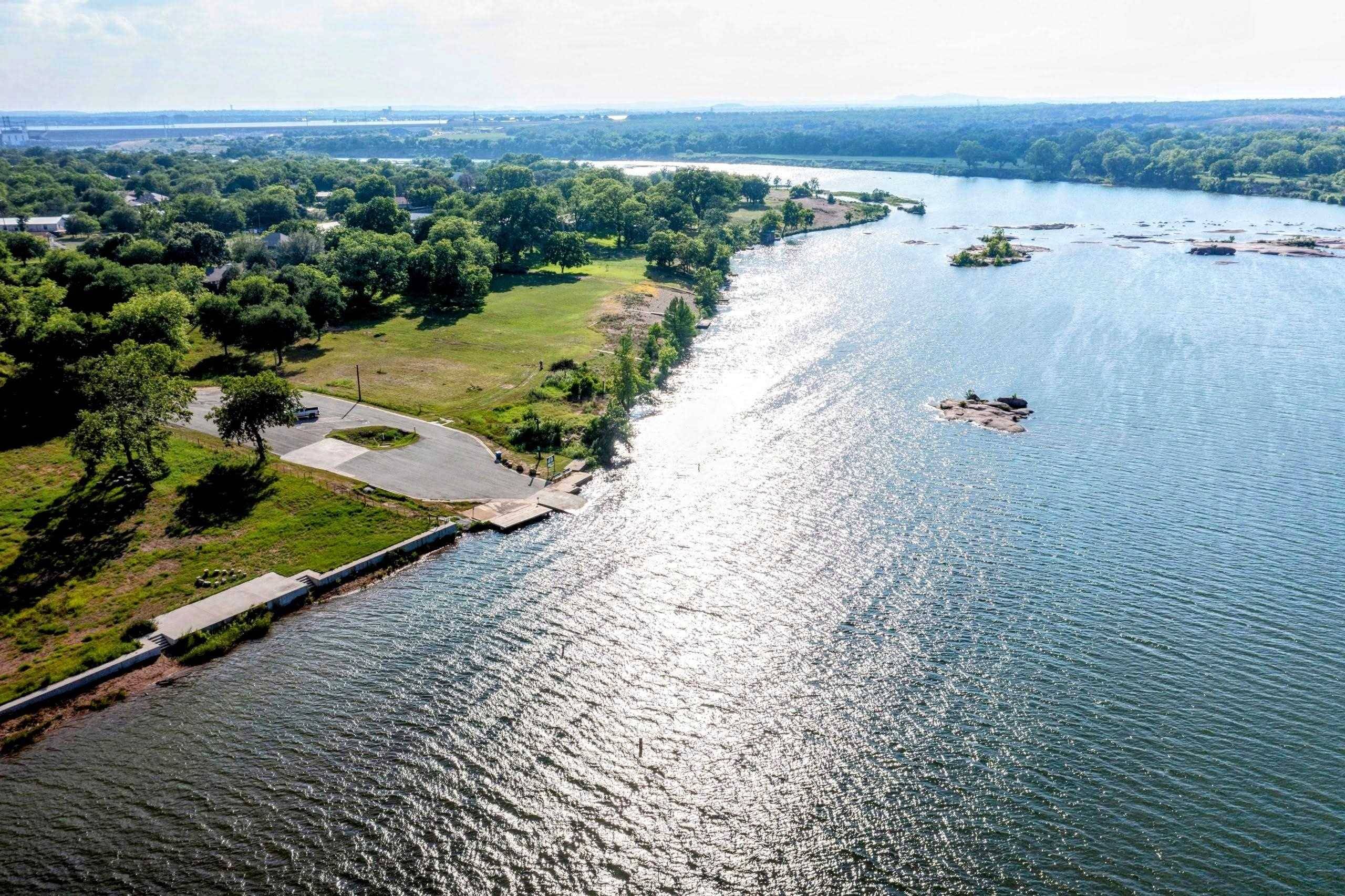 746 Magnolia Ln LN, Cottonwood Shores, TX 78657-9456