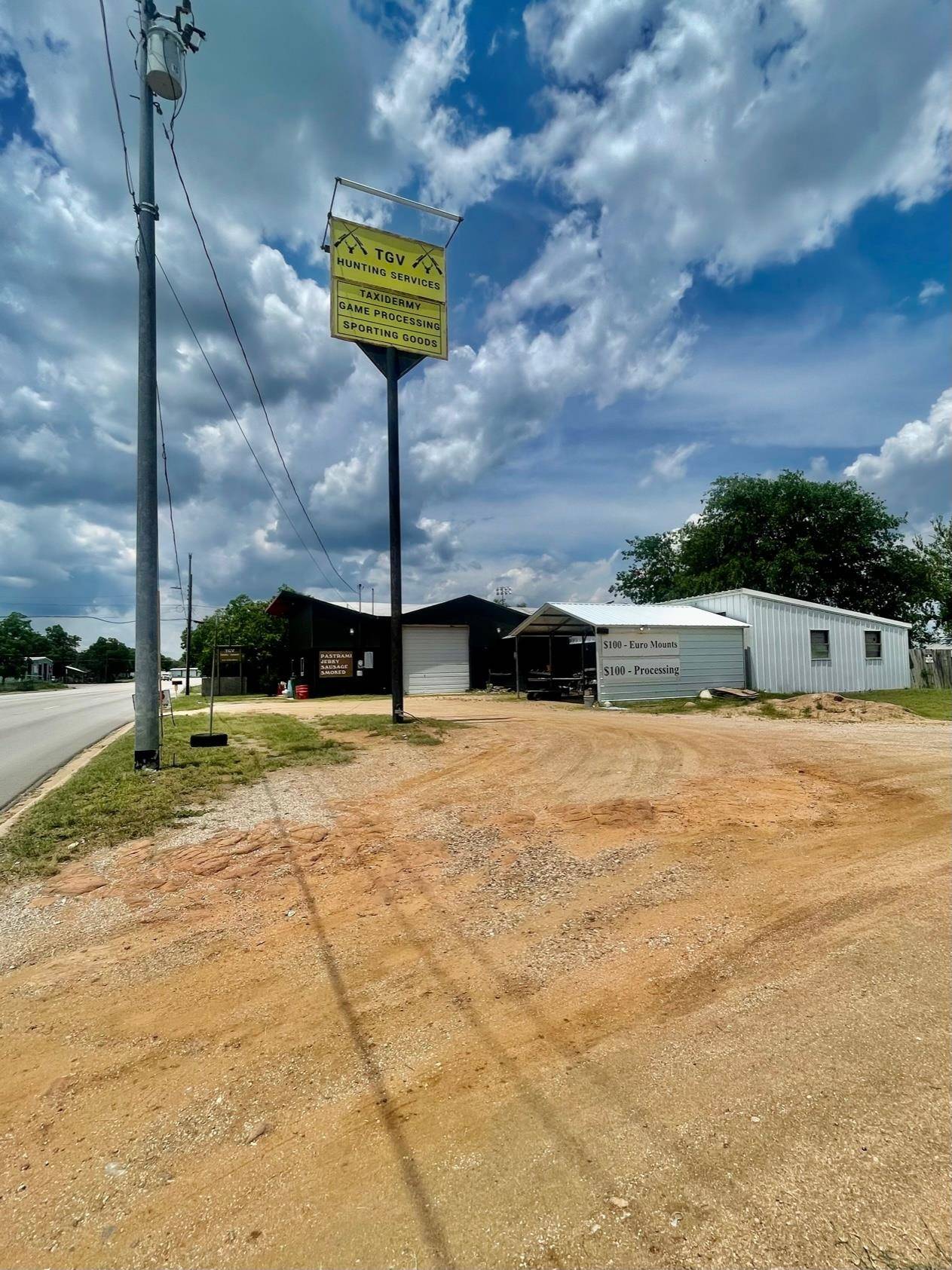 1010 N Bessemer AVE, Llano, TX 78643