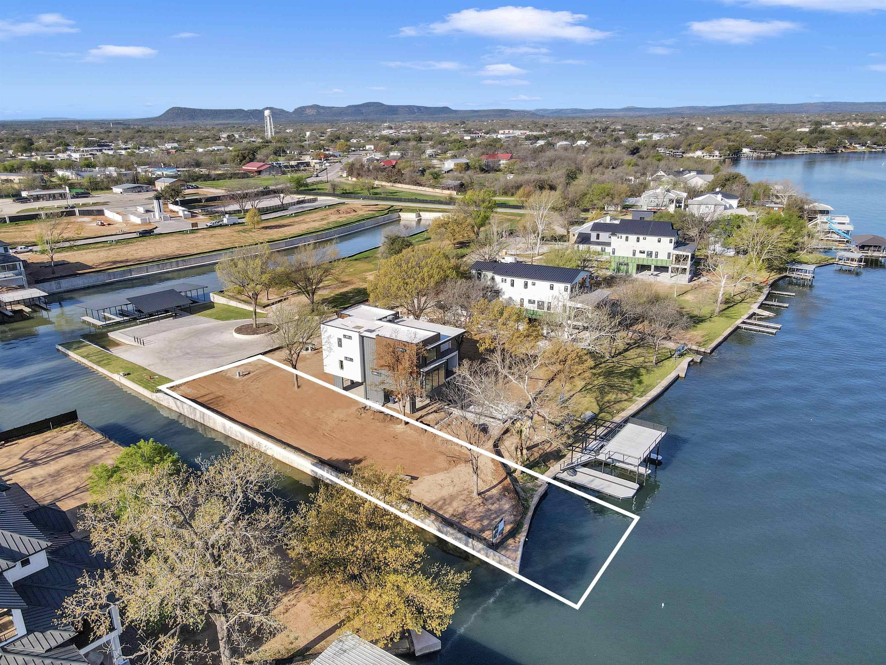 40 Lake ST, Kingsland, TX 78639