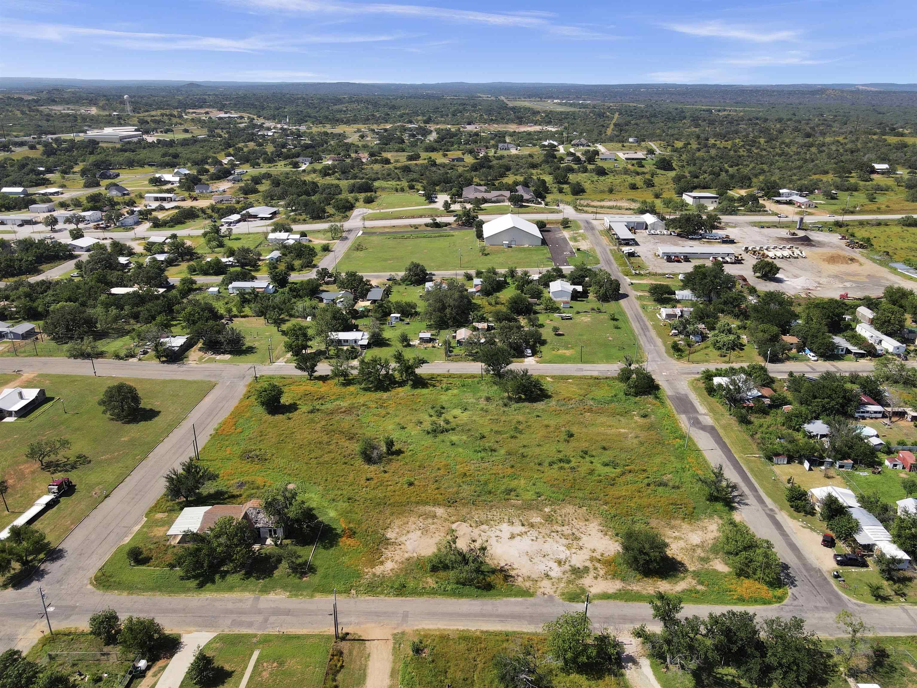 701 E Tarrant ST, Llano, TX 78643