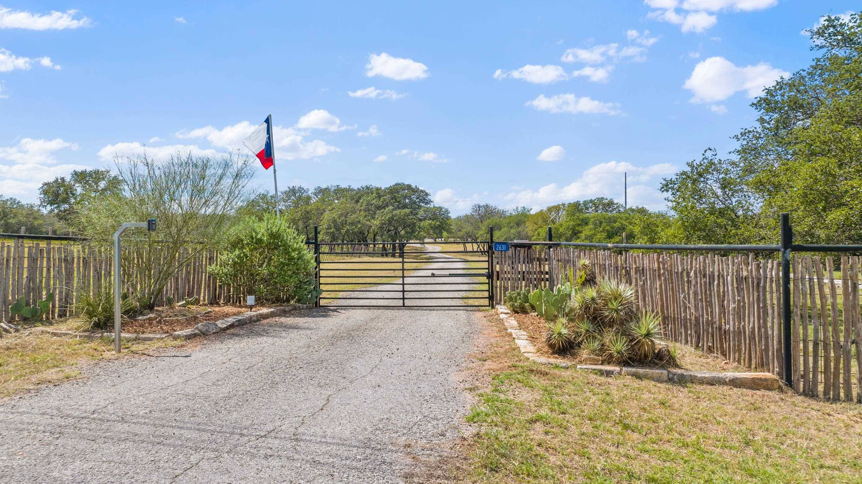 2631 N US Hwy 281, Johnson City, TX 78636
