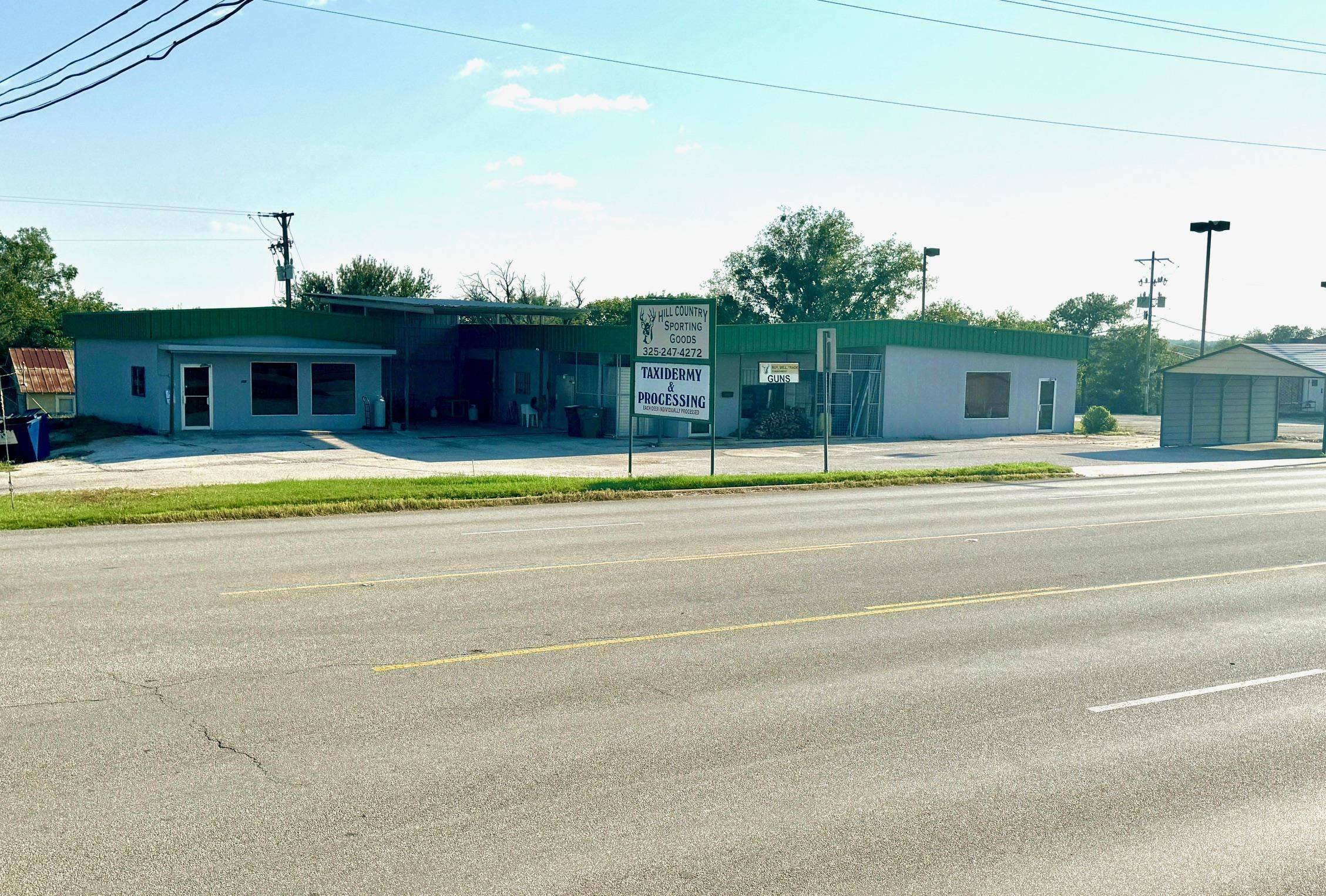304A W Young, Llano, TX 78643