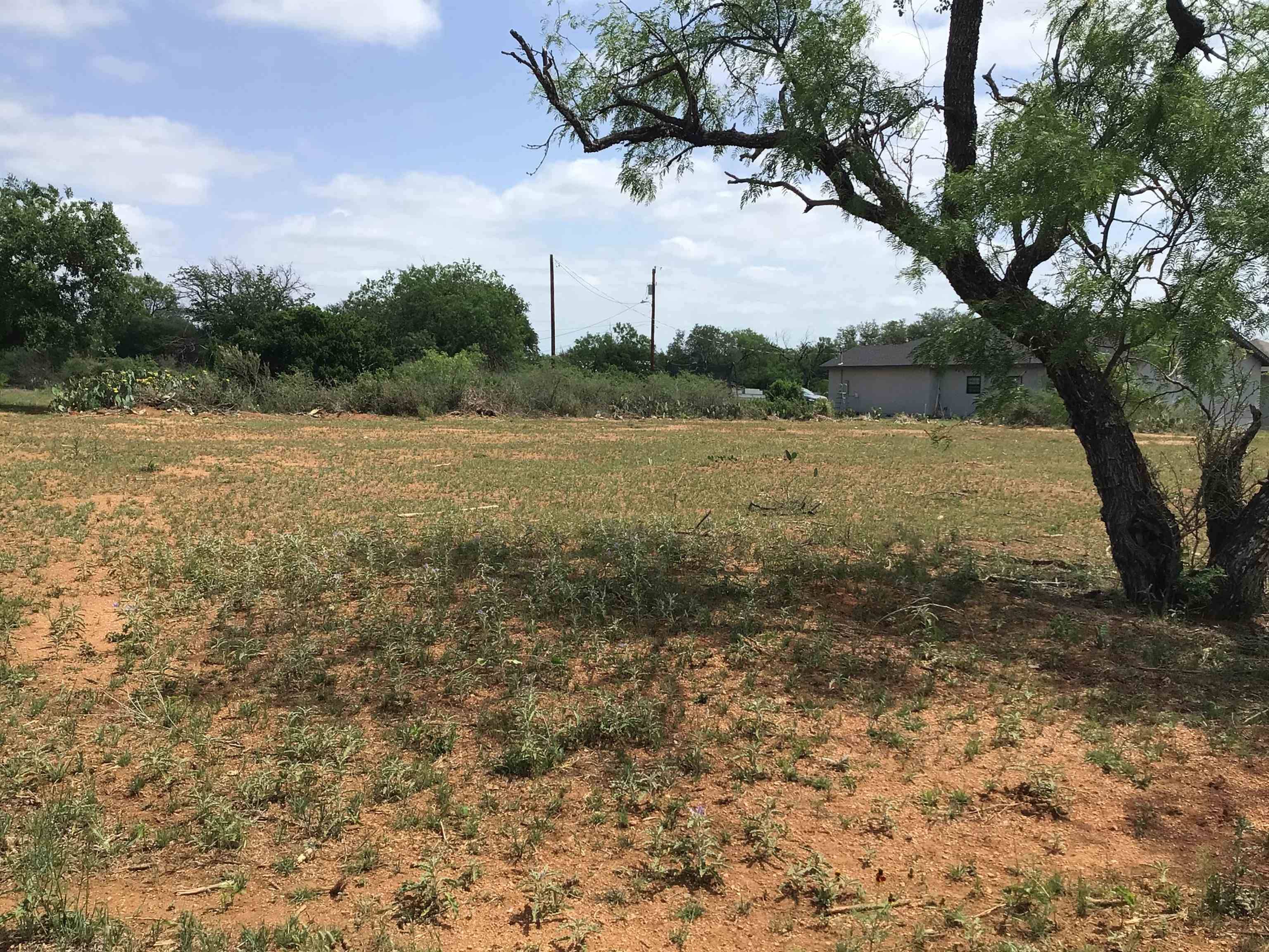 105 E Cottonwood DR, Granite Shoals, TX 78654