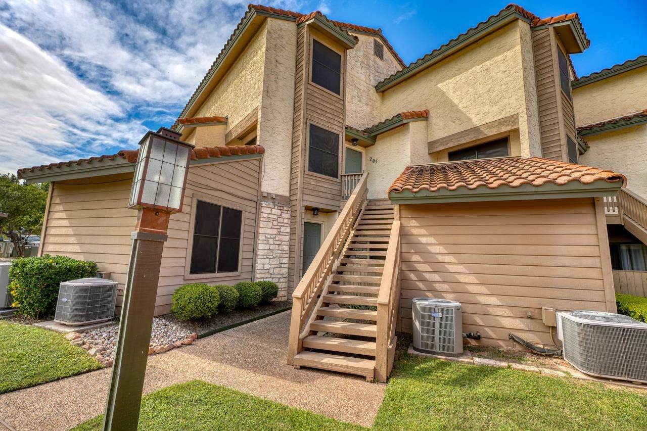 509 Short Circuit #205, Horseshoe Bay, TX 78657