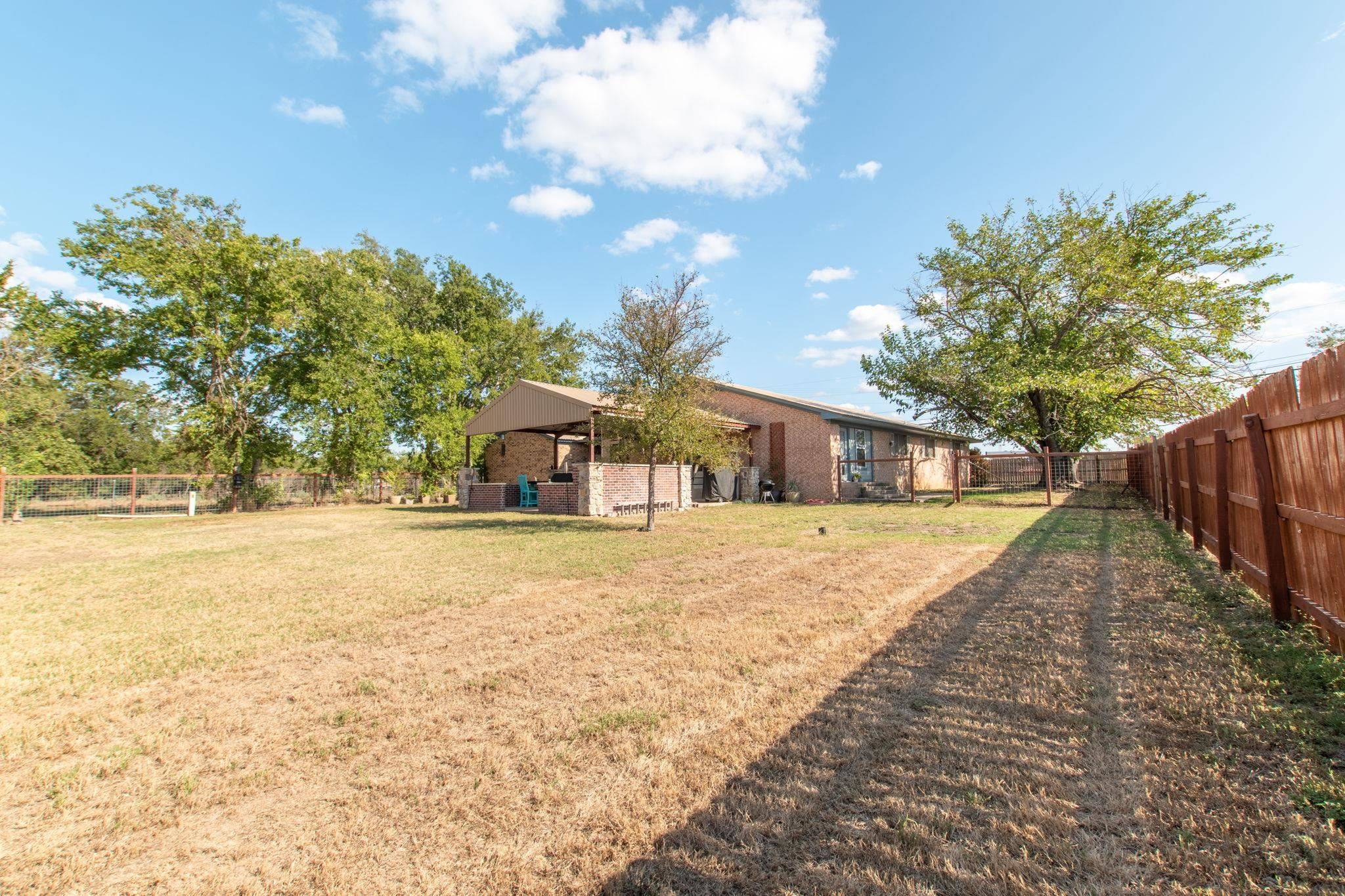 1707 E 4th Street, Lampasas, TX 76550