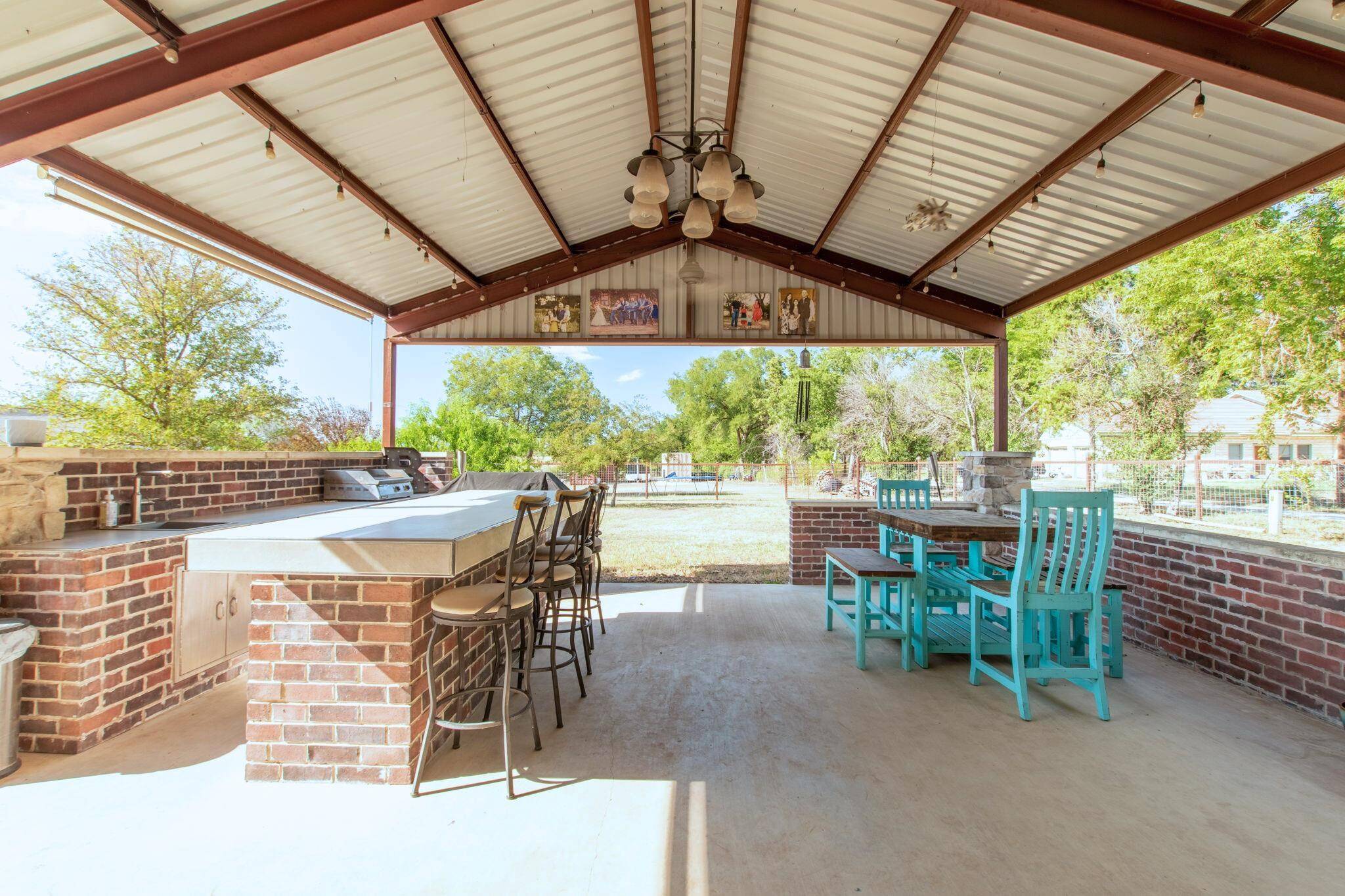 1707 E 4th Street, Lampasas, TX 76550