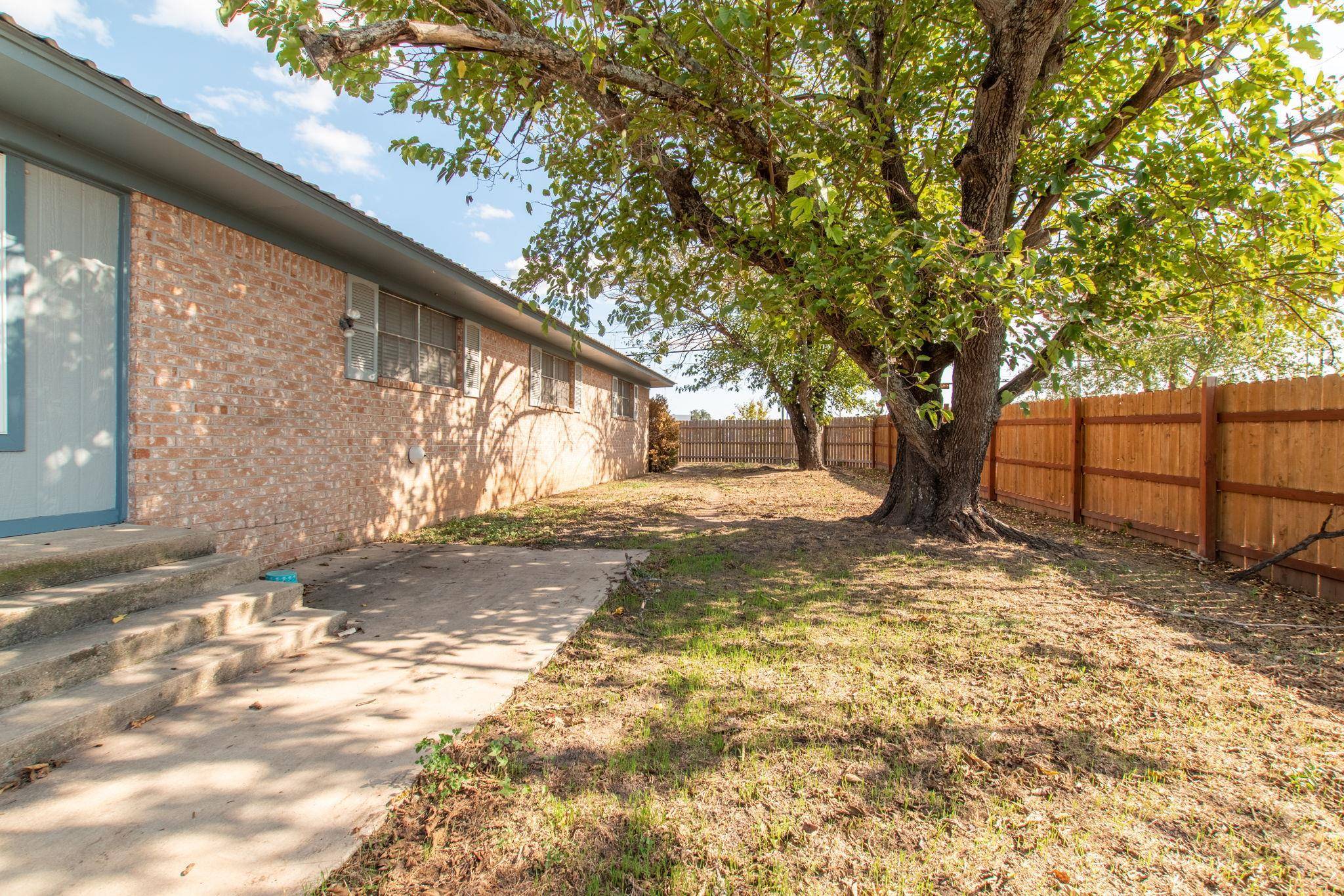 1707 E 4th Street, Lampasas, TX 76550