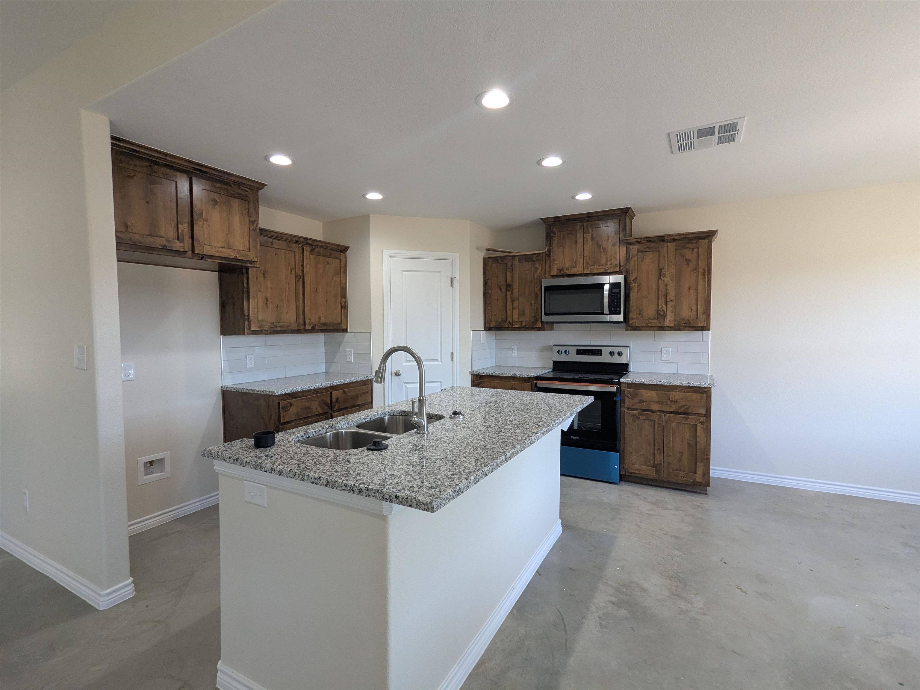 1023 Fieldstone Dr, Lampasas, TX 76550