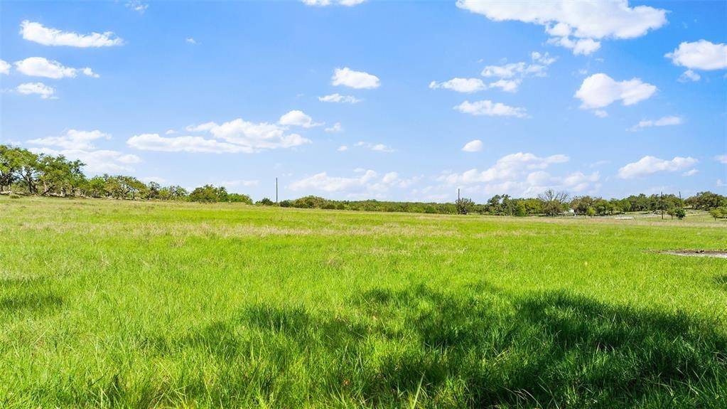 601 Coyote Trl, Round Mountain, TX 78663