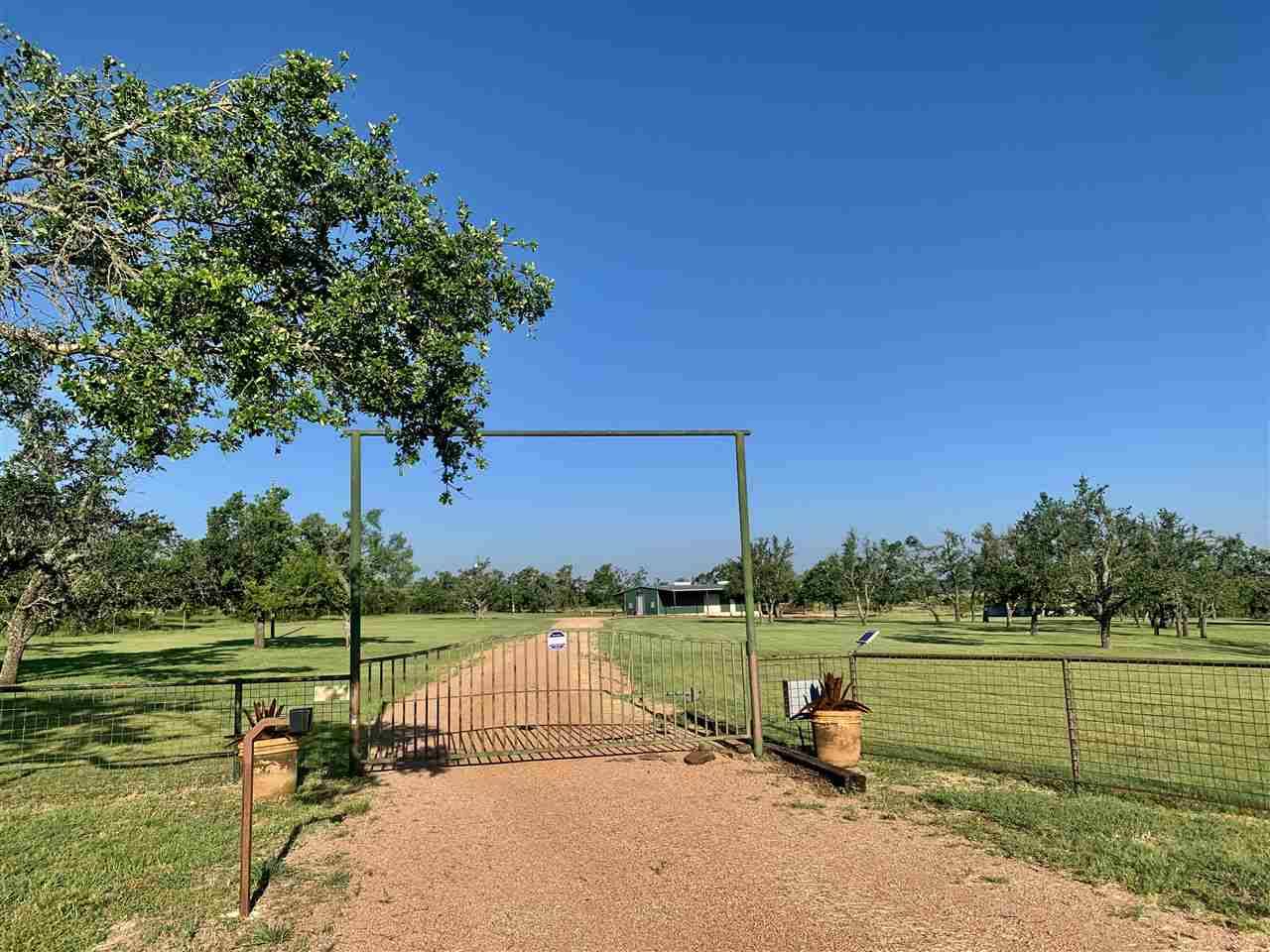 350 350 Gold-Schaefer RD, Fredericksburg, TX 78624-6848