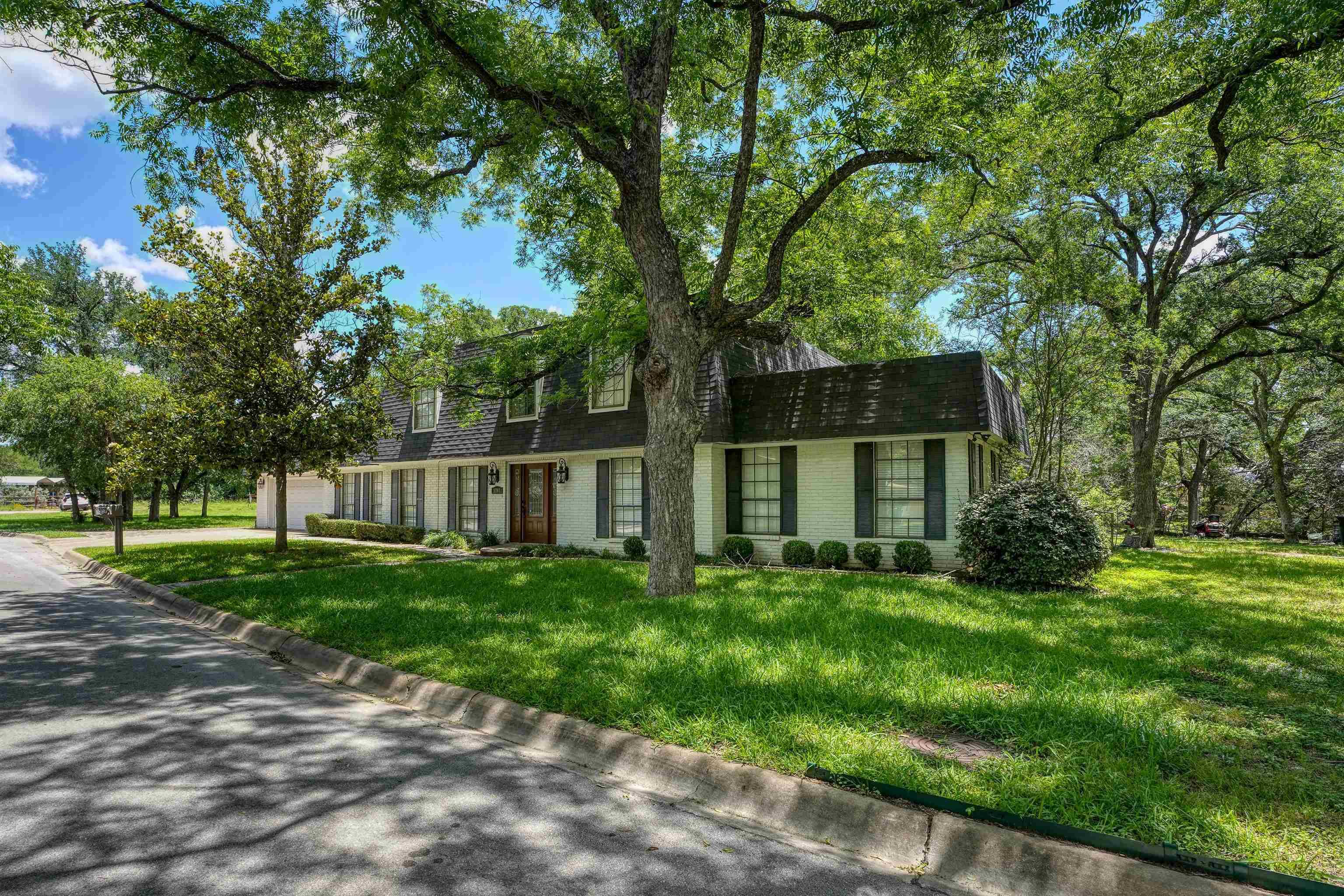 1207 Arbor LN, Marble Falls, TX 78654