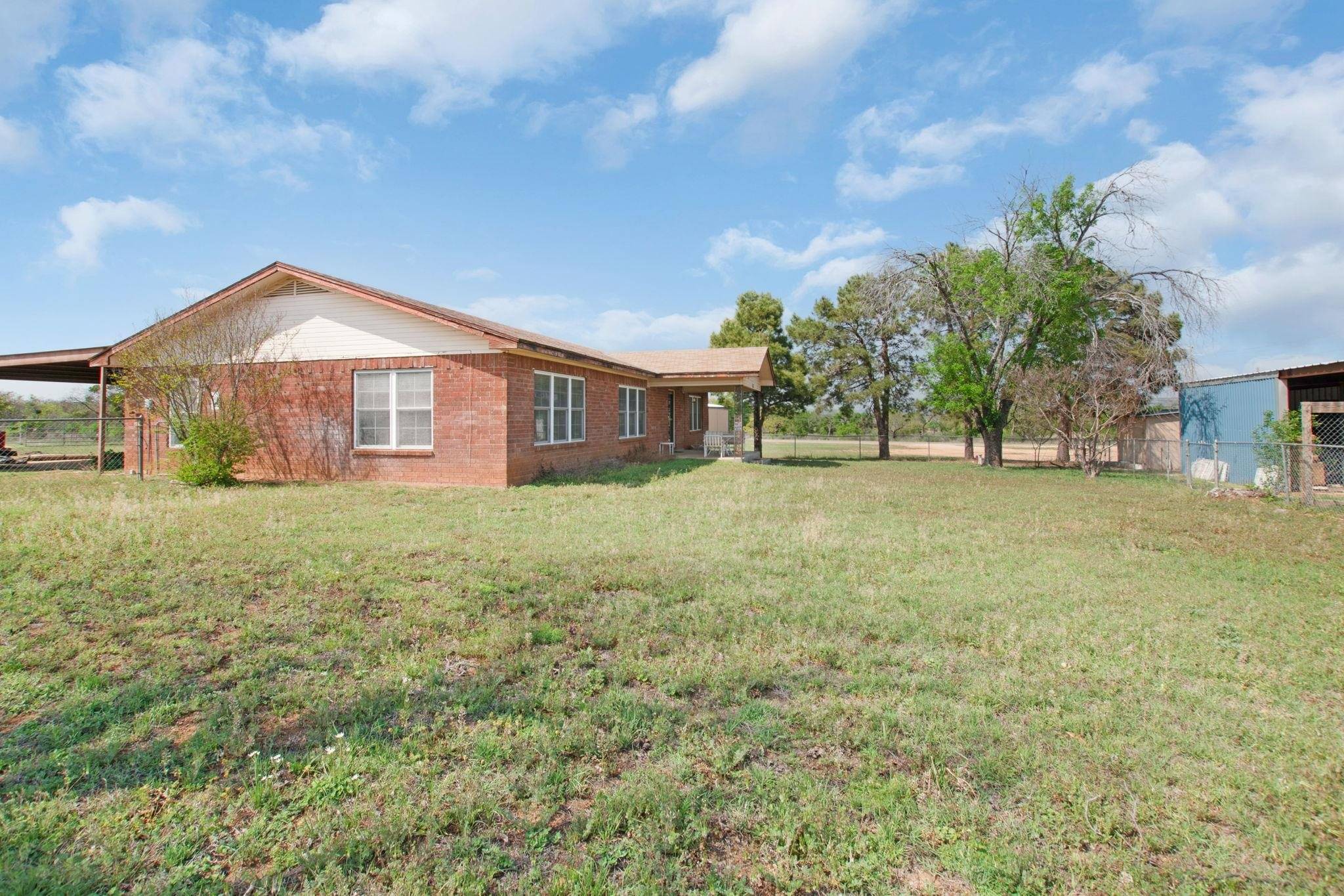 112 Frazier St, Tow, TX 78672