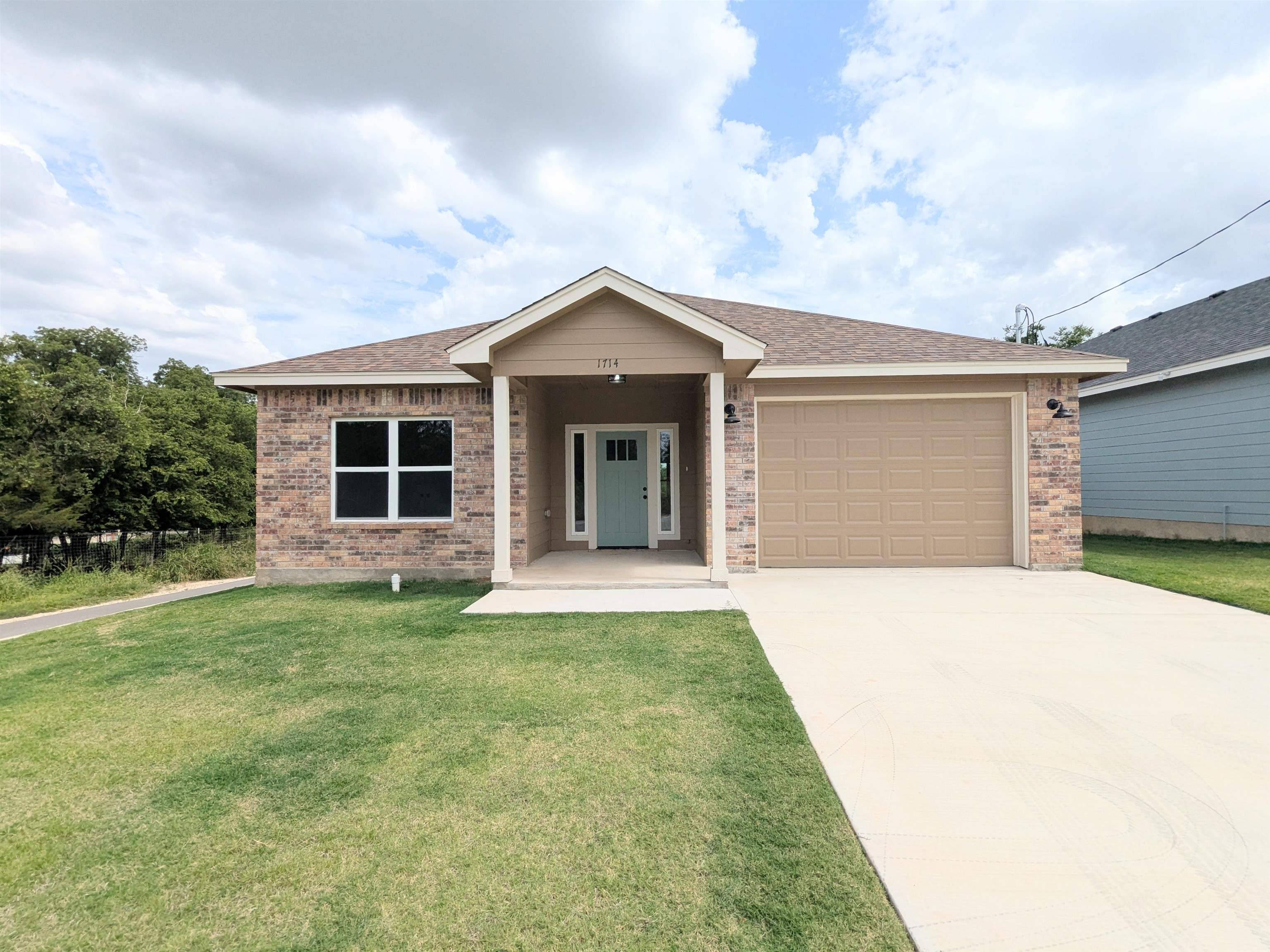 1714 E Ave G, Lampasas, TX 76550