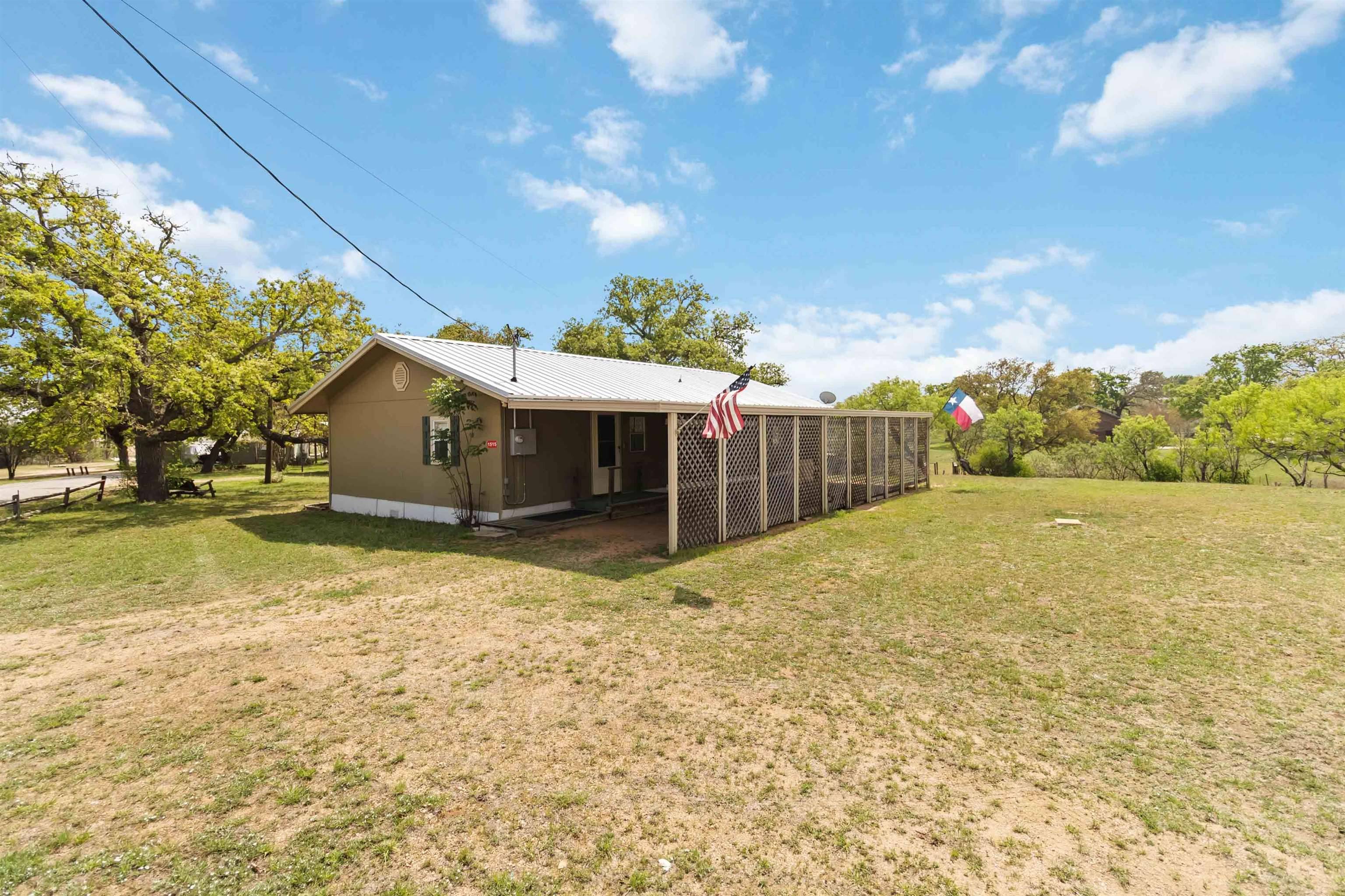 1515 Bee Ln, Tow, TX 78672