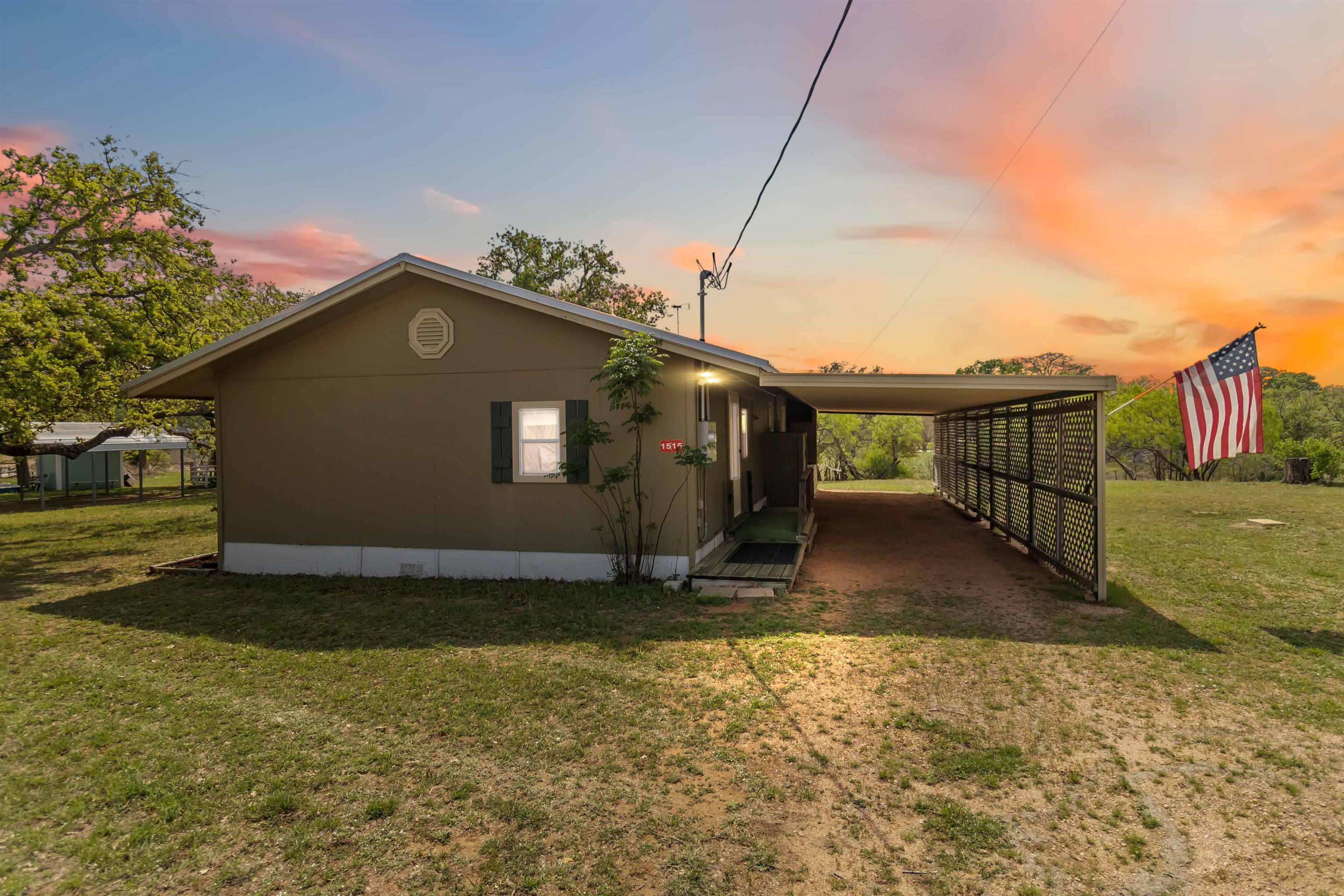1515 Bee Ln, Tow, TX 78672